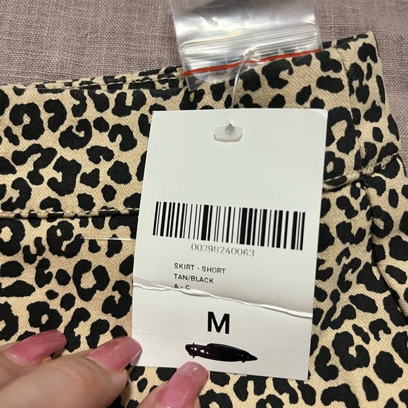 NWT Forever 21 Button Front Leopard Mini Skirt Size Medium - Picture 5 of 7